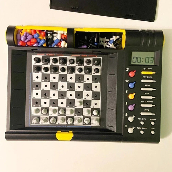 Vintage 1999 Saitek Electronic 4 in 1 Game Chess Checkers Line of 4  Top Mind - Picture 15 of 16